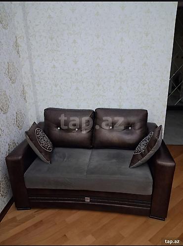 Divanlar: Qonaq otağı üçün rahat üçyerdlik divan - Rəng: tünd qəhvəyi (dəri — 1