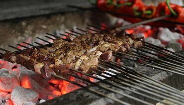 Aşpazlar: Manqalçı, kababçı, 45 il, 6 ildən artıq təcrübə — 3