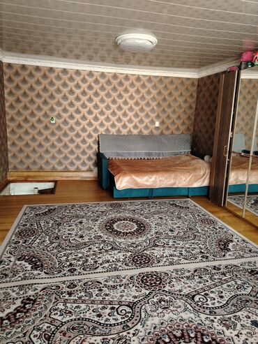 Uzunmüddətli kirayə mənzillər: Satılır 2 mərtəbəli, zövqlə təmir olunmuş mənzil (daxili vintli — 3