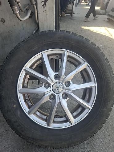 Комплект: зимняя шина Bridgestone Blizzak на литом диске