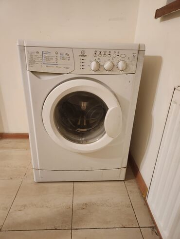 satılık maşınlar: Стиральная машина Indesit, 6 кг, Автомат