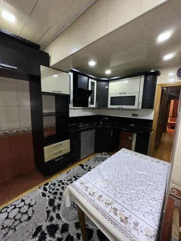 Mənzil kirayələyirəm: 4 otaqlı, 80 kv. m — 12