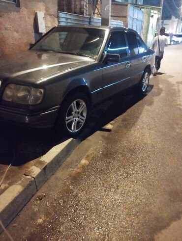 меняю варианты: Mercedes-Benz 200: 1995 г., 2 л, Автомат, Бензин, Седан