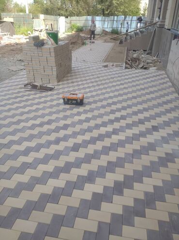 Тротуарная плитка: Тротуарная плитка для обустройства дорожек и площадок. В ассортименте — 37