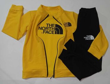 Komplet trenerke: Trodelni set 8 12 14 16 velicine. Cena 2800 din Dvodelni kompleti — 3