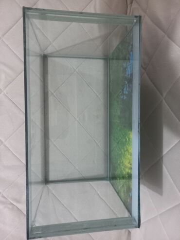 Akvariumi: AKVARIJUM za ribice dimenzija: D-40cm Š-21cm V-24,5cm sa dvodelnim — 12
