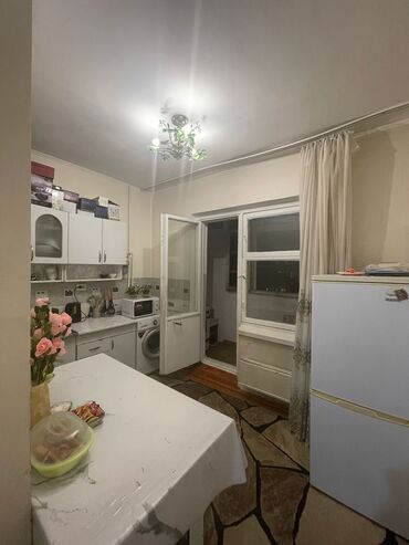 старый вокзал: 1 бөлмө, 35 кв. м, 106-серия, 8 кабат, Эски ремонт