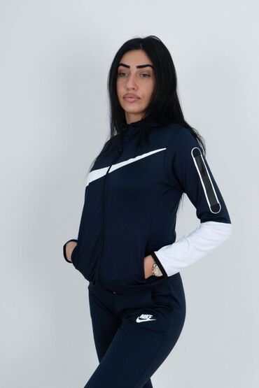 Gornji i donji deo: Cena 2,900
Mokra likra S, M, L, XL
8 boja — 12