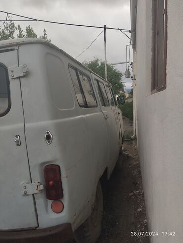 maşın təkər: UAZ 452 Buhanka: 2.2 l | 1995 il | 50000 km Sedan