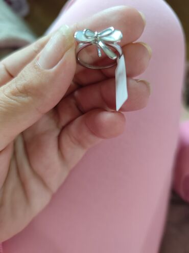 Setovi nakita: Srebrni set nakita – prsten i minđuše - Materijal: srebro (boja — 9