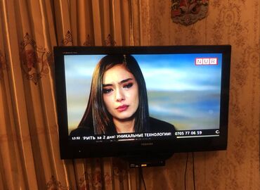 ресивер телевизор: Продаю телевизор Toshiba 32", пульт прилагается, ножки у телевизора