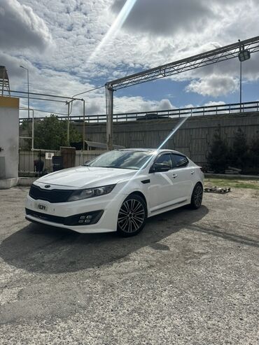 kvadrasikl satılır: Kia Optima – ağ rəngli sedan Xüsusiyyətlər: - Kuzov: 4 qapılı sedan