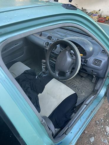 спарк сатуу: Nissan Micra: 2000 г., 1 л, Кол менен иштөөчү, Бензин, Хетчбек — 2