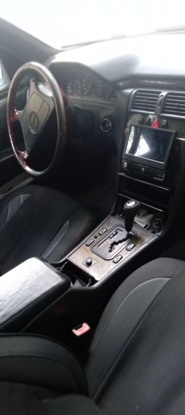 Mercedes-Benz: Mercedes-Benz 230: 2.2 l | Sedan — 8