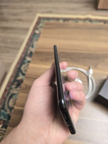 Xiaomi: Xiaomi Mi 8, rəng - Qara, 
 Barmaq izi — 4