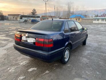 Volkswagen: Volkswagen Passat: 1988 г., 1.8 л, Механика, Бензин