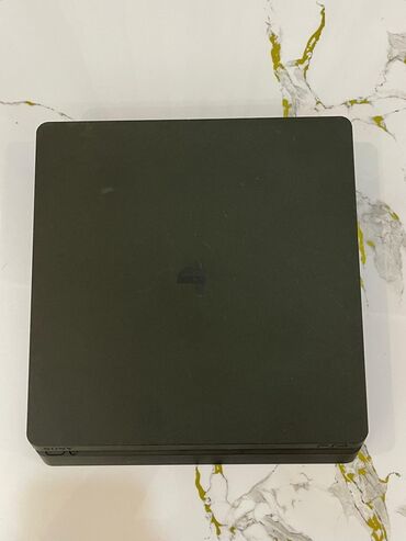 цена плейстейшен 5: Игровая консоль Sony PlayStation 4 Slim с беспроводным геймпадом