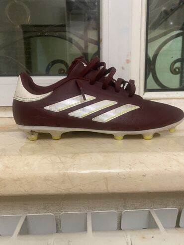 футбольный бутс: Бутсы Adidas Copa Sense.3 FG в бордовом цвете с тремя белыми