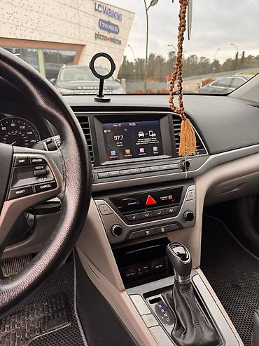 böyük güzgü: Hyundai Elantra salonu və daxili avadanlıqları - Avtomatik sürətlər — 8