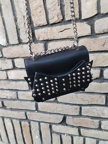 Putni koferi i torbe: Replay torba – kao nova - Model: mali crossbody/večernji format - — 2