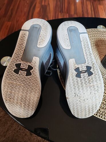 pantalone od veštačke kože: Under Armour, Size - 38