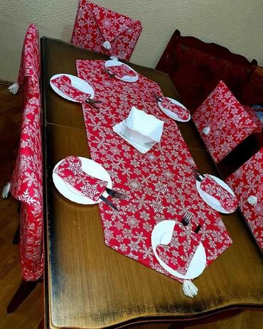 Posteljina: 🎅🤶NOVOGODISNJI SET 🎅🤶 Set za 4 osobe Cena je 2.700 dinara Set za 6 — 3