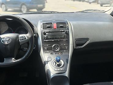 auris: Toyota Auris: 2011 г., 1.8 л, Вариатор, Гибрид, Хэтчбэк — 5