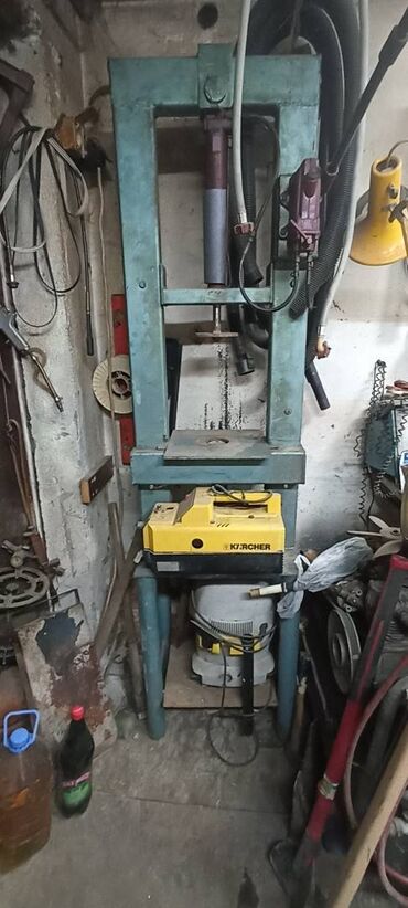 Ostali alati i mašine: 1. Peć za pećenje keramike i grnčarije Peć je zaprimine od 230l — 13