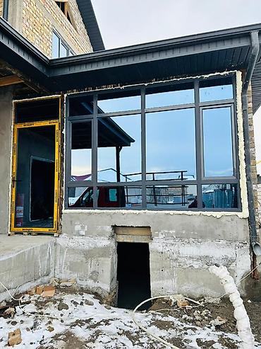Окна на заказ: Пластиковое окно на заказ, Тип окна: Витражные, Декоративные особенности: Фрамуга, Платная установка, В рассрочку — 10