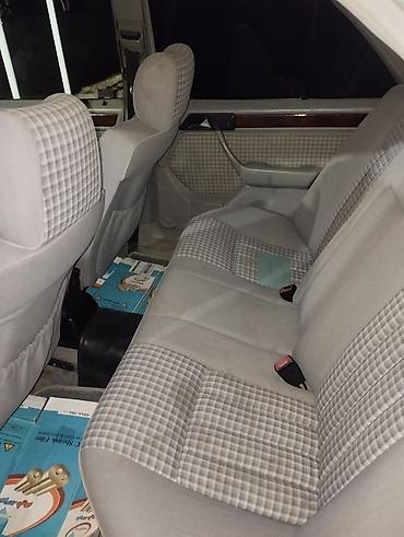 telefon tutacagi masin: Mercedes-Benz E 220: 2.2 l | Sedan — 4