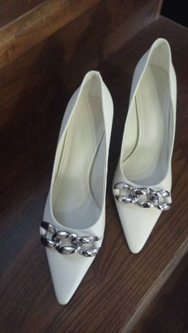 женские обуви: Туфли 37, цвет - Белый
