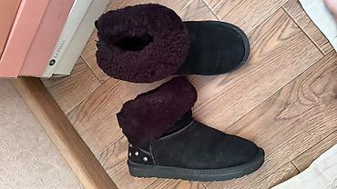 foot patch: Женские короткие угги/дутики из чёрной замши с тёплым меховым — 1