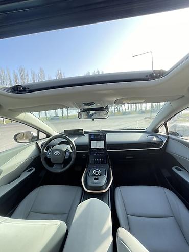 Toyota: Toyota bZ3: 2025 г., Автомат, Электромобиль, Лифтбек — 9