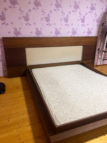 Digər mebel: NigSaloglunun taxt ve 2 tumbasi satilir 330azn. Matras da verilir