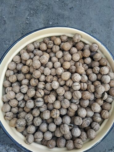 Сухофрукты, орехи, снеки: Грецкий орех где то 100 кг цена за 1 кг 80 сом, город Бишкек