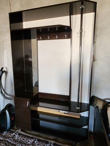 гардеробный шкаф в прихожую: Кире бериш үчүн шкаф, Колдонулган, Күзгүсү менен, ЛДСП lalafo.kg да гардеробный шкаф в прихожую: Кире бериш үчүн шкаф, Колдонулган, Күзгүсү менен, ЛДСП