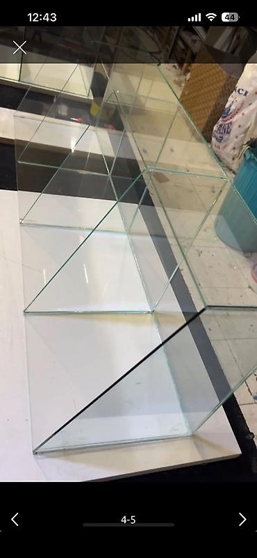 divar rəf: Şüşə vitrin/raf sistemi Çatdirilma var .Baki sumqayit. - Material — 2