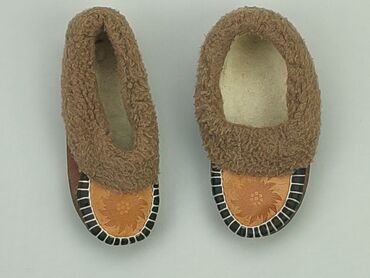 Slippers: Slippers 32, Used