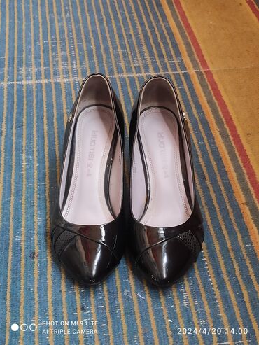 обувь новая: Туфли 37, цвет - Черный