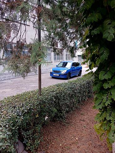 bmw 2: Daihatsu Sirion: 2002 г., 1.3 л, Механика, Бензин, Хэтчбэк — 1