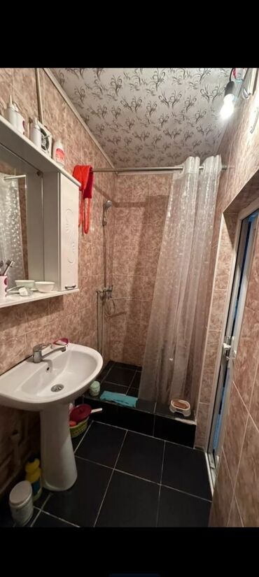 дом в районе филармонии: 54 кв. м, 3 бөлмө, Унаа токтотуучу жай, Забор, тосулган