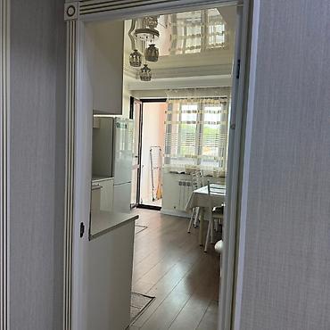 Кухонные гарнитуры: Светлая кухня-столовая с выходом на лоджию.сдаю 1 комнатную квартиру — 2