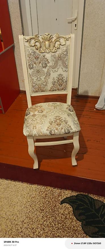bedroom: Qonaq otağı üçün, İşlənmiş, Açılmayan, Dördbucaq masa, 6 stul — 4