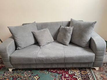 Komodlar: Divan hecbir problemi yoxdu.Qiymeti 100 azn.Ünvan Kubinka(Zülfiyyə)