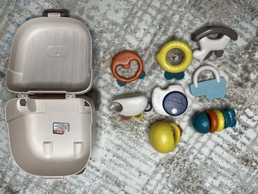 чемодан творчества: Чемодан игрушек В наборе 8 погремушек Из безопасных материалов