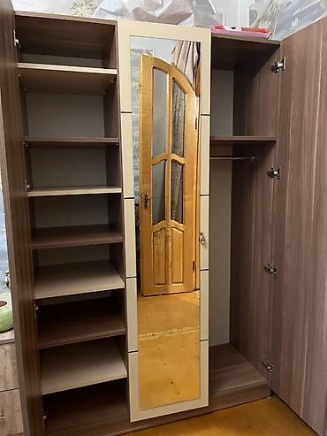 Paltar dolabları, qarderoblar: Geniş güzgülü paltar dolabı - Material: MDF/laminat taxta teksturası — 4