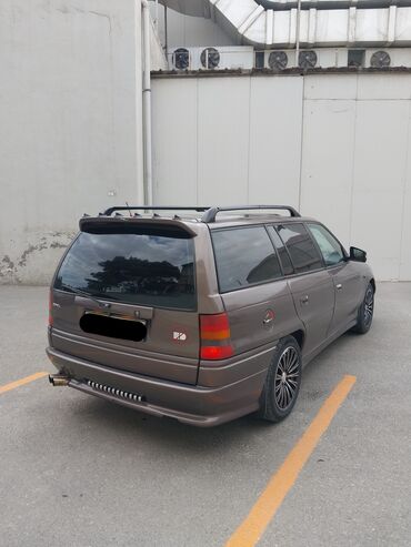 Opel: Opel Astra: 1.6 l | 1996 il 12345 km Universal — 2