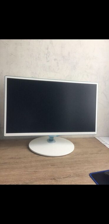 Monitorlar: Samsung S24D391HL model LED monitoru, ağ rəngli incə dizayna və