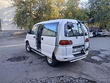 пружины делика: Mitsubishi Space Gear: 1996 г., 2.8 л, Автомат, Дизель, Минивэн — 4