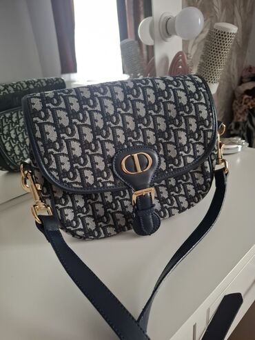 Torbe: Nova torba. Christan Dior. teget boja. ima podesivi kais — 2